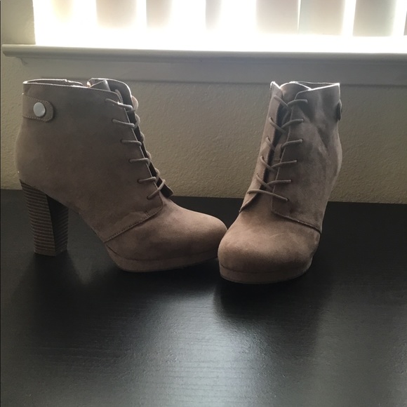 Nude color high heels - Picture 2 of 3